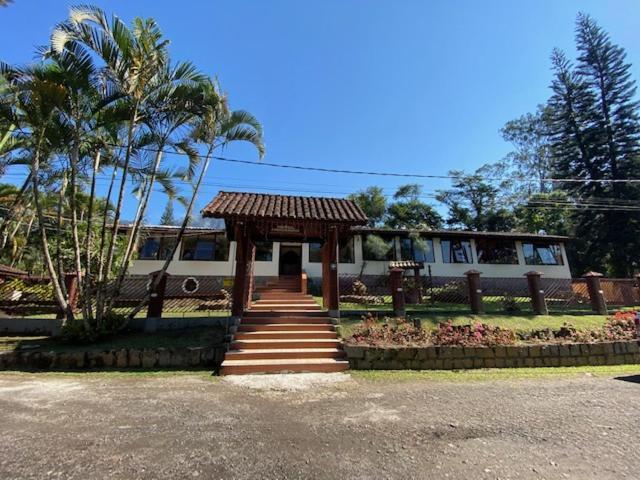 Hotel Fazendinha เปเนโด ภายนอก รูปภาพ