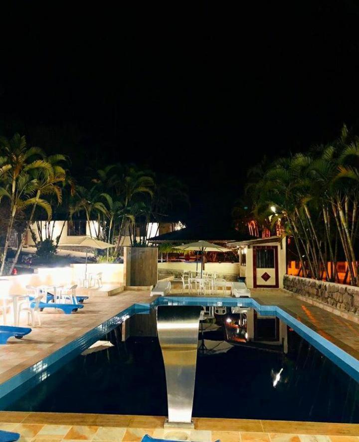 Hotel Fazendinha เปเนโด ภายนอก รูปภาพ