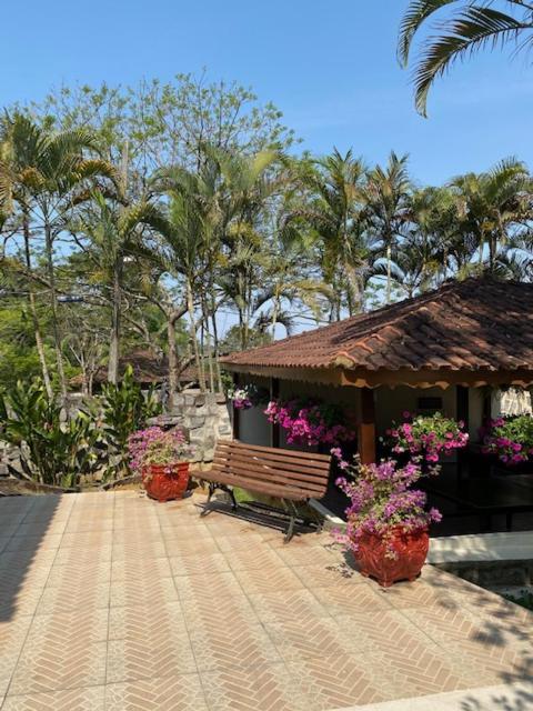 Hotel Fazendinha เปเนโด ภายนอก รูปภาพ